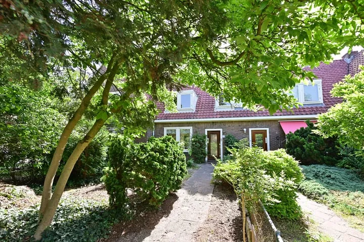 Tussenwoning te koop: Van Ostadelaan 15, Schilderskwartier Hilversum