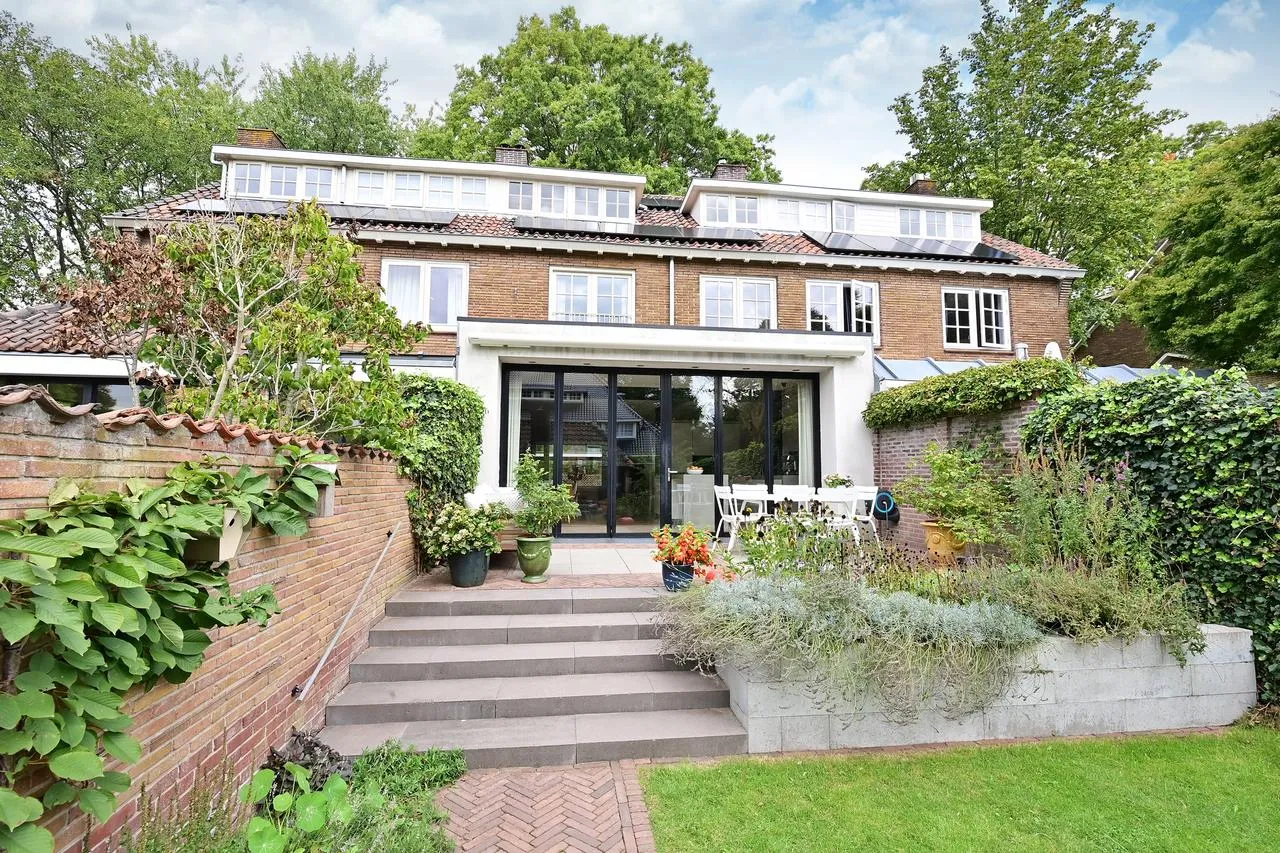 Tussenwoning te koop: van Ostadelaan 34, Naarden