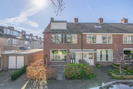 Hoekwoning te koop: van Ostadestraat 8, Schildersbuurt Lisse