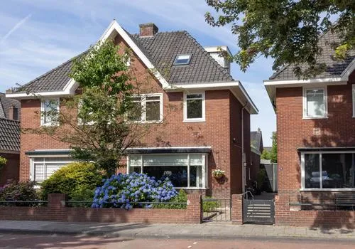 Twee-onder-één-kap te koop: van Ostadestraat 9, 't Wilbert Hengelo