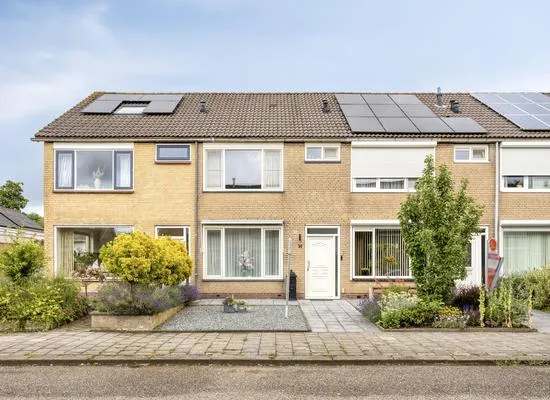 Tussenwoning te koop: Van Puttenstraat 14, Klundert Klundert