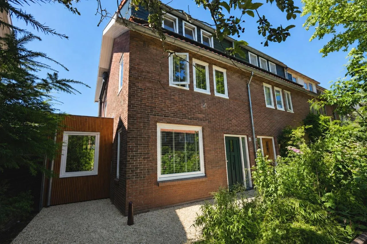 Tussenwoning te koop: Van Raephorststraat 22, Haarlem