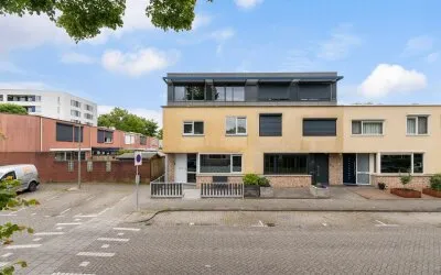 Hoekwoning te koop: Van Ravesteyn-erf 359, Van Ravesteijn-erf en omgeving Dordrecht