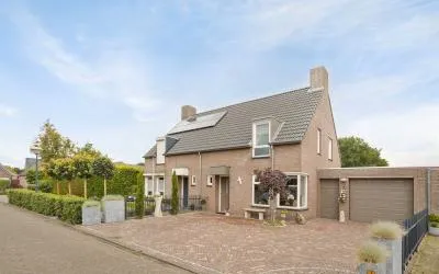 Tussenwoning te koop: van Rummenstraat 31, Prins van Luikstraat e.o. Luyksgestel