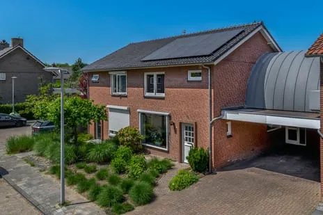 Tussenwoning te koop: Van Ruusbroecstraat 22, Nuenen-Noord Nuenen