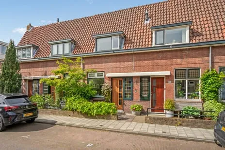 Tussenwoning te koop: Van Saenredamstraat 31, Westerkwartier Delft