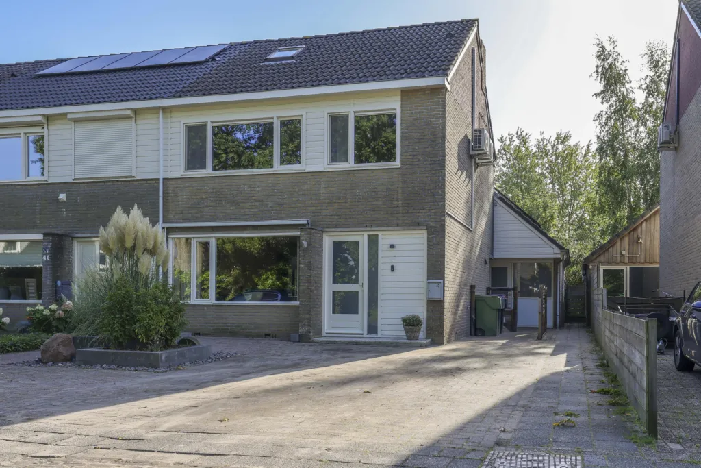 Hoekwoning te koop: Van Stolbergstrjitte 43, Kootstertille