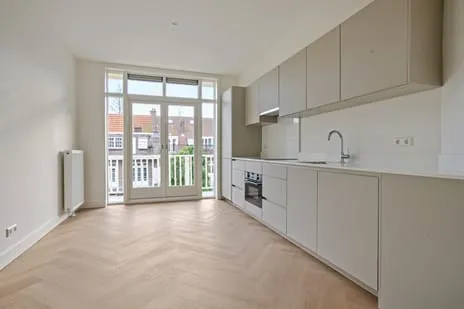 Appartement te huur: Van Tuyll van Serooskerkenweg 103-3, Van Tuyllbuurt Amsterdam
