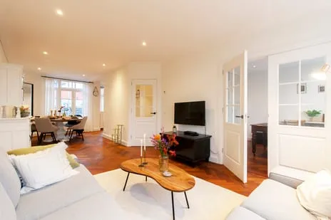 Apartment for rent: Van Tuyll van Serooskerkenweg 110-3, Van Tuyllbuurt Amsterdam