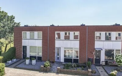 Tussenwoning te koop: Van Veldekestraat 3, Schrijversbuurt Oosterhout