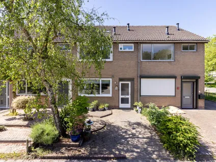 Tussenwoning te koop: Van Vlaanderenstraat 55, Klundert Klundert