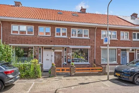 Terraced house for sale: Van Vlotenstraat 26, Laakkwartier-West 'S-Gravenhage