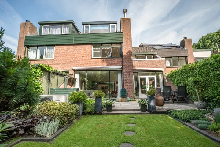 Terraced house for sale: Van Vredenburchlaan 9, Beemdenbuurt Bergschenhoek