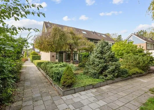 Hoekwoning te koop: van Wassenaerplein 12, Zuidhorn