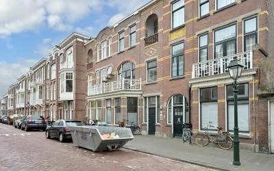 Tussenwoning te huur: Van Weede van Dijkveldstraat 56, Statenkwartier 'S-Gravenhage
