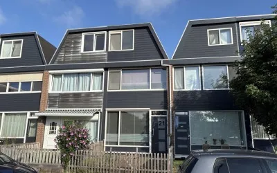 Tussenwoning te koop: van Weerden Poelmanstraat 21, Pilotenbuurt Zwijndrecht