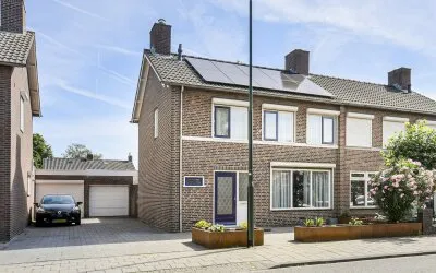 Twee-onder-één-kap te koop: van Wijngaardenstraat 11, Raamsdonksveer Raamsdonksveer