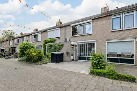 Tussenwoning te koop: Van Wijngaardestraat 8, Vogelbuurt Oosterhout (Nb)