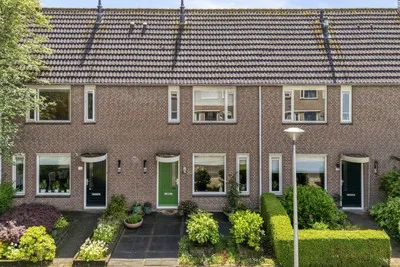 Tussenwoning te koop: Van Yrtebelt 20, Geren Zwolle
