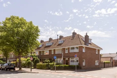 Hoekwoning te huur: Van Zuylen van Nijeveltstraat 215, Dorp Wassenaar Wassenaar