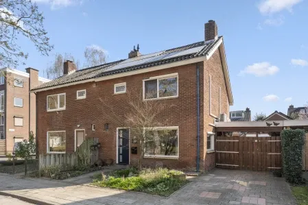 Twee-onder-één-kap te koop: Van 't Hoffstraat 20, Bovenbuurt Wageningen