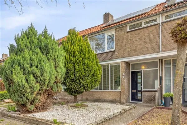 Tussenwoning te koop: van Aitzemastraat 4, Prinsejagt Eindhoven