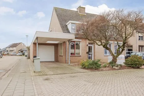 Hoekwoning te koop: van Aldenbruggenstraat 1, Meerlo Meerlo