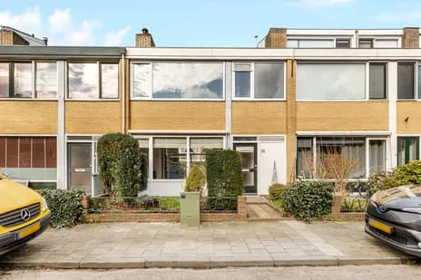Tussenwoning te koop: Van Almondelaan 20, Zeeheldenkwartier Hilversum