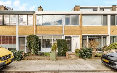 Tussenwoning te koop: Van Almondelaan 20, Hilversum