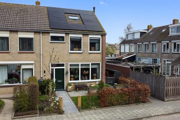 Hoekwoning te koop: van Almondestraat 8, Goudswaard Woonkern Goudswaard