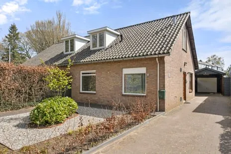 Twee-onder-één-kap te koop: Van Balverenweg 11, Bennekom