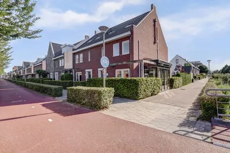 Hoekwoning te koop: Van Barnevelderf 1, Veenendaal