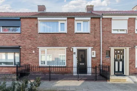 Tussenwoning te koop: van Bergenstraat 17, Torenveld Zevenbergen
