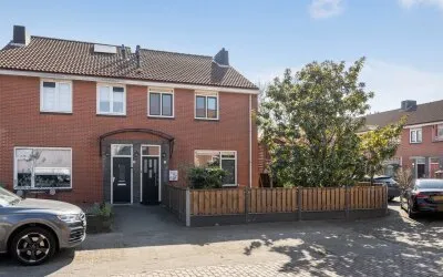 Twee-onder-één-kap te koop: van Beverningkstraat 2, Babberspolder West Vlaardingen