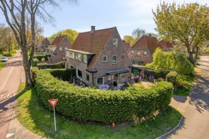 Twee-onder-één-kap te koop: Van Blaaderenweg 36, Tuin-en Oostdorp Bergen (Nh)