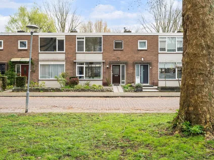 Tussenwoning te koop: Van Bosseplantsoen 7, Crabbehof-Noord Dordrecht