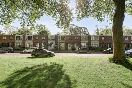 Tussenwoning te koop: Van Bosseplantsoen 9, Dordrecht