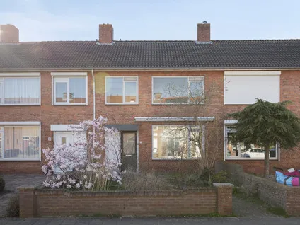 Tussenwoning te koop: Van Boutershemstraat 28, Steenbergen-Zuid Steenbergen