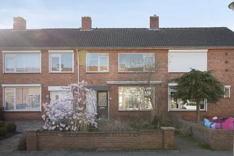Tussenwoning te koop: Van Boutershemstraat 28, Steenbergen-Zuid Steenbergen (Nb)