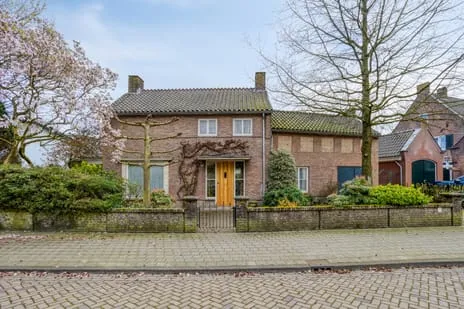 Vrijstaande woning te koop: van Brederodelaan 4, Centrum Waalwijk