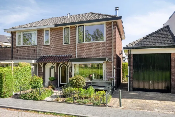 Hoekwoning te koop: Van Brederodestraat 2, Zwammerdam Dorp Zwammerdam