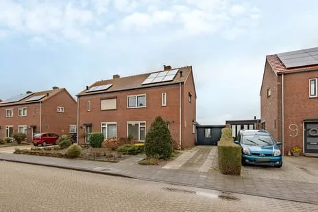 Tussenwoning te koop: van Broekhuizenstraat 7, Oostrum Oostrum