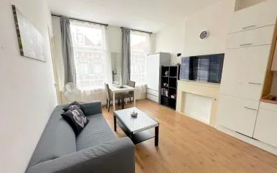 Studio te huur: Van Bylandtstraat 122C, 'S-Gravenhage