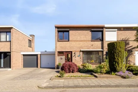 Tussenwoning te koop: van Caldenborghstraat 16, Gronsveld Gronsveld