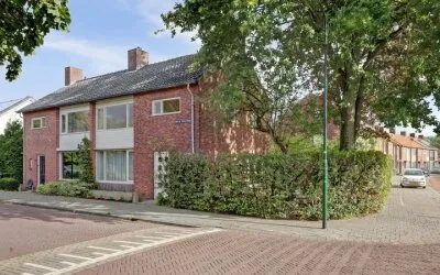 Twee-onder-één-kap te koop: van de Poelstraat 11, Raamsdonksveer Raamsdonksveer