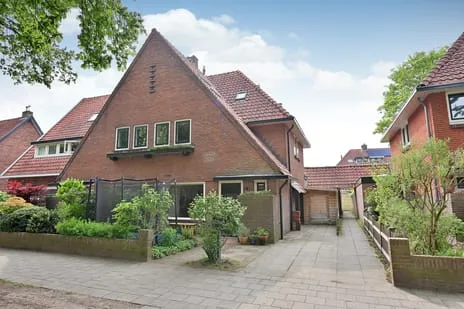 Corner house for sale: Van de Sande Bakhuyzenstraat 93, Astronomische Buurt Hilversum