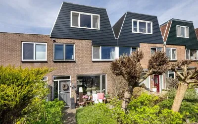 Tussenwoning te koop: Van den Berghlaan 111, Hoofddorp