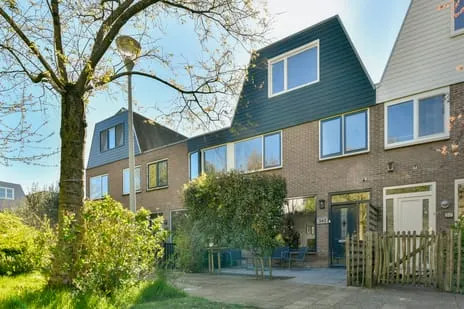 Tussenwoning te koop: Van den Berghlaan 345, Hoofddorp