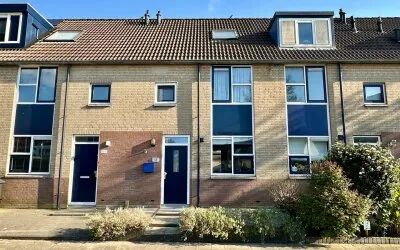 Tussenwoning te koop: Van den Broek-erf 136, Dordrecht
