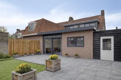 Twee-onder-één-kap te koop: Van den Elsenstraat 8, Centrum Oost 1 Etten-Leur